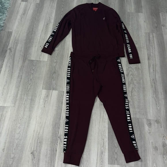Men Guess Sweatsuit - Picture 1 of 7